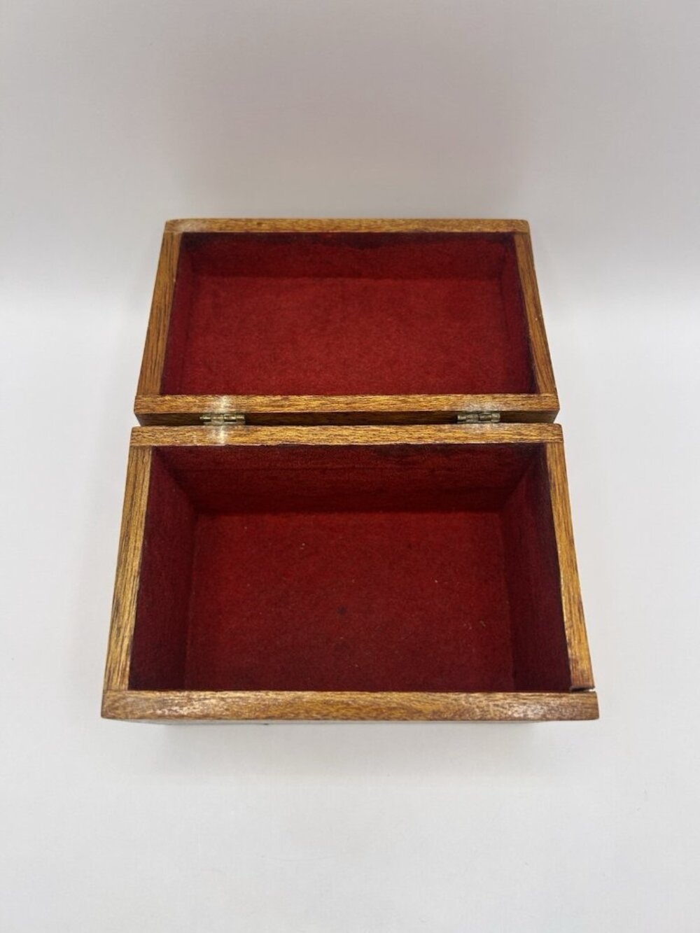 Vintage Wooden Recipe Box Red Felt Lined Hinged Lid Mid Century Kitchen - Picture 3 of 11